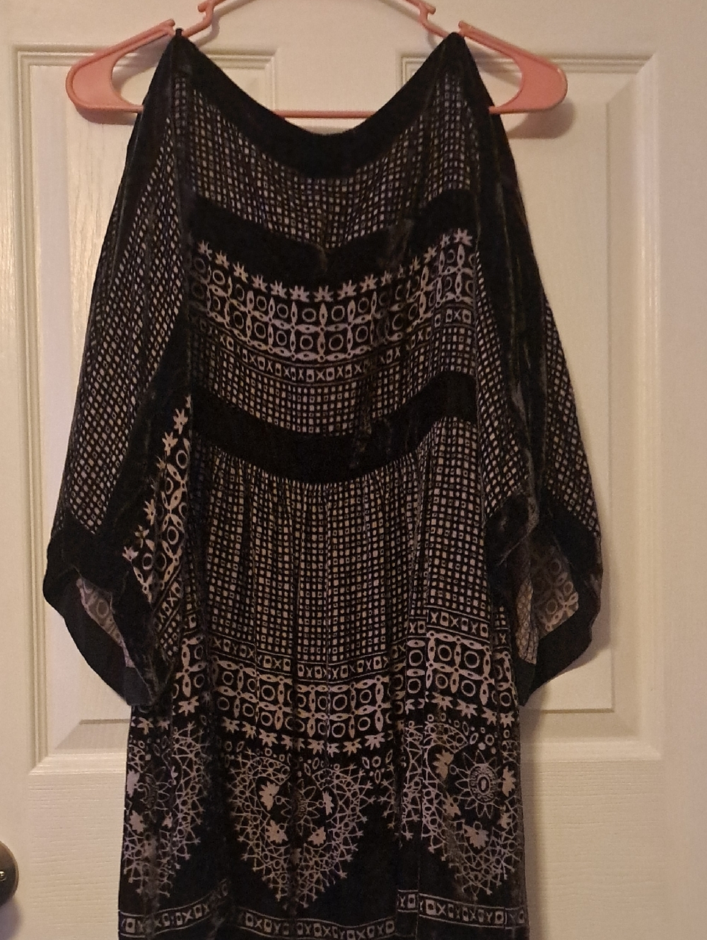 BCBGMaxAzria Black and Cream Geometric Printed Top